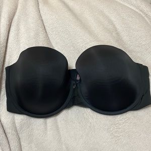 ❤️‍🔥❤️‍🔥2 for $35❤️‍🔥❤️‍🔥 Victoria’s Secret black strapless bra